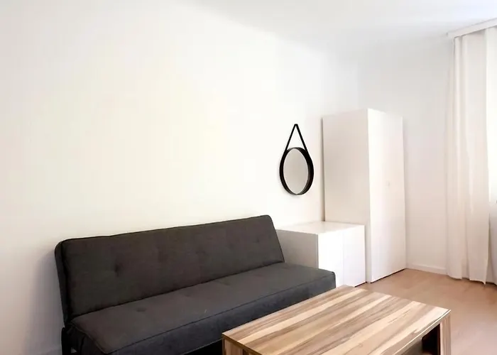 Διαμέρισμα Spacious With Garden Near Danube For 16 Guests For Long Βιέννη