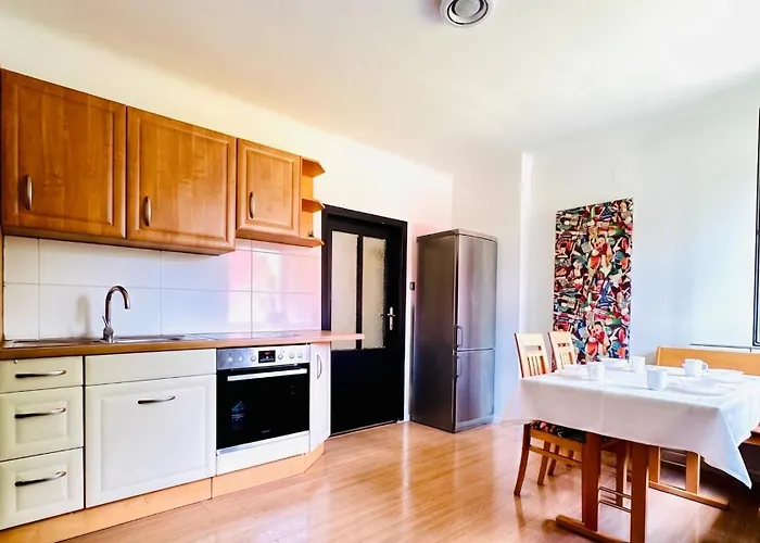 Spacious With Garden Near Danube For 16 Guests For Long *
