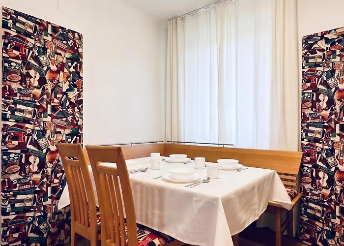 Διαμέρισμα Spacious With Garden Near Danube For 16 Guests For Long