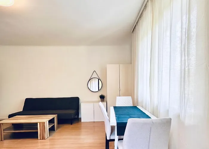 Διαμέρισμα Spacious With Garden Near Danube For 16 Guests For Long *