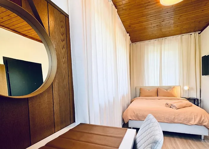 Spacious With Garden Near Danube For 16 Guests For Long Διαμέρισμα *