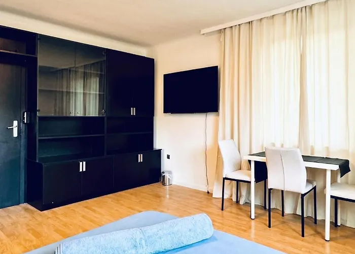 Spacious With Garden Near Danube For 16 Guests For Long
