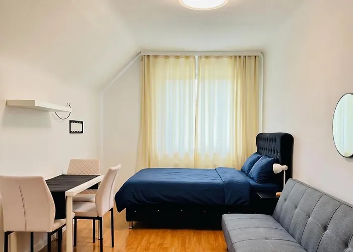 Spacious With Garden Near Danube For 16 Guests For Long Appartement *