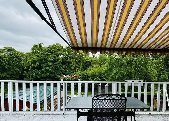 Appartement Spacious With Garden Near Danube For 16 Guests For Long