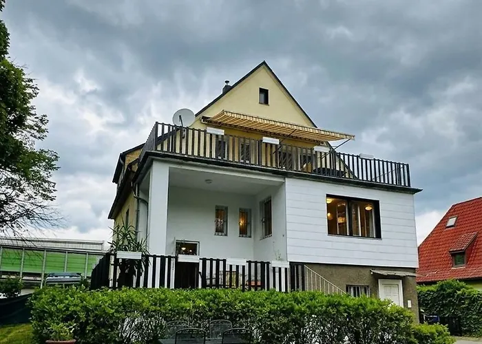 Spacious With Garden Near Danube For 16 Guests For Long Διαμέρισμα *